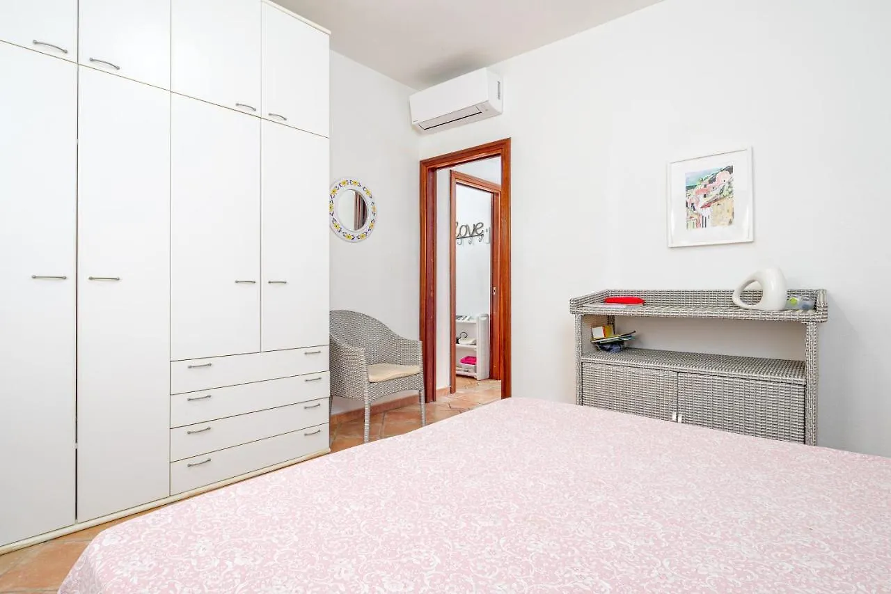 Semesterbostad Villa Cedrino San Teodoro  Italien