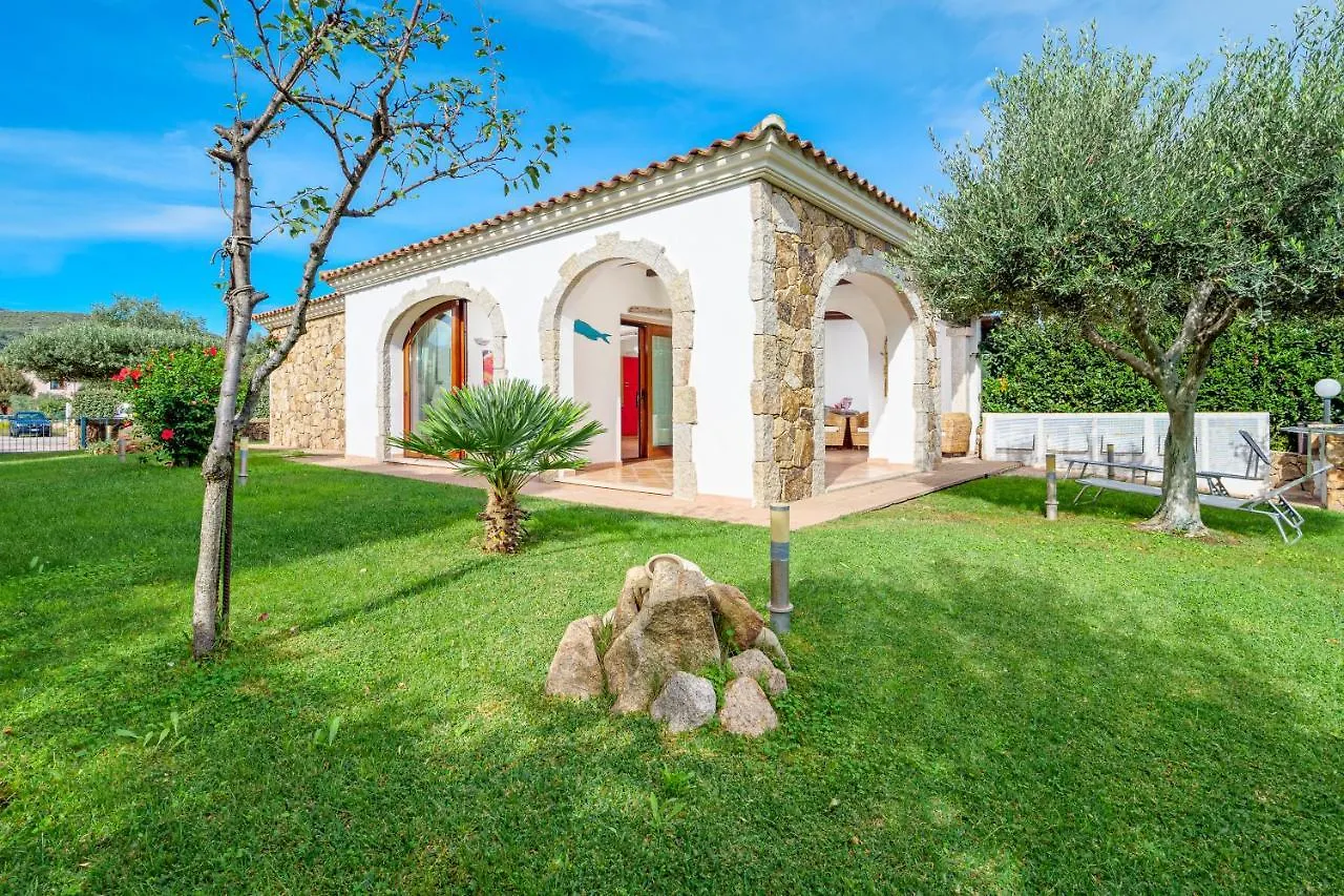 Semesterbostad Villa Cedrino San Teodoro  Italien