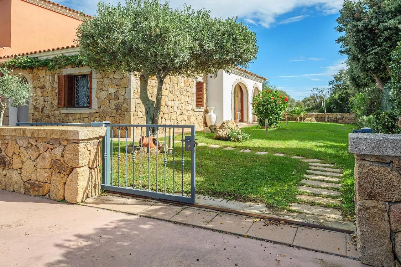 Villa Cedrino San Teodoro  Semesterbostad